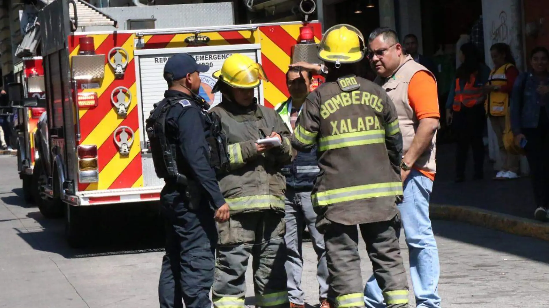 Desalojan edificio del CECyTE por olor a gas en Xalapa 